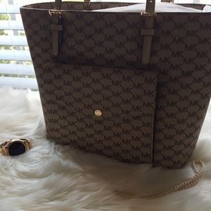 Michael Kors Signature Large Jet Set Tote NWT